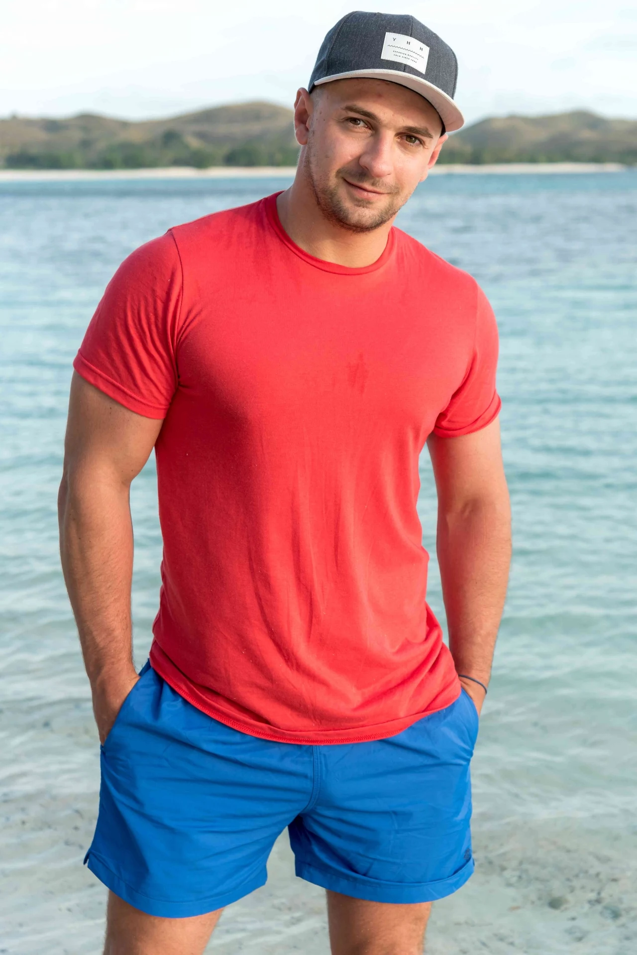 Daniel Wiśniowski to 30 - latek z Krakowa. Jest dyrektorem regionalnym w jednym z banków. Jego pasją są podróże, stara się zwiedzać kilka krajów w ciągu roku. Od wielu lat jest wolontariuszem fundacji „Mimo wszystko” Anny Dymnej i fundacji „Poza Horyzonty” Jaśka Meli. Lubi sport, regularnie ćwiczy na siłowni i gra w squasha. 