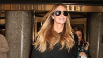 Elle Macpherson w eleganckiej czerni