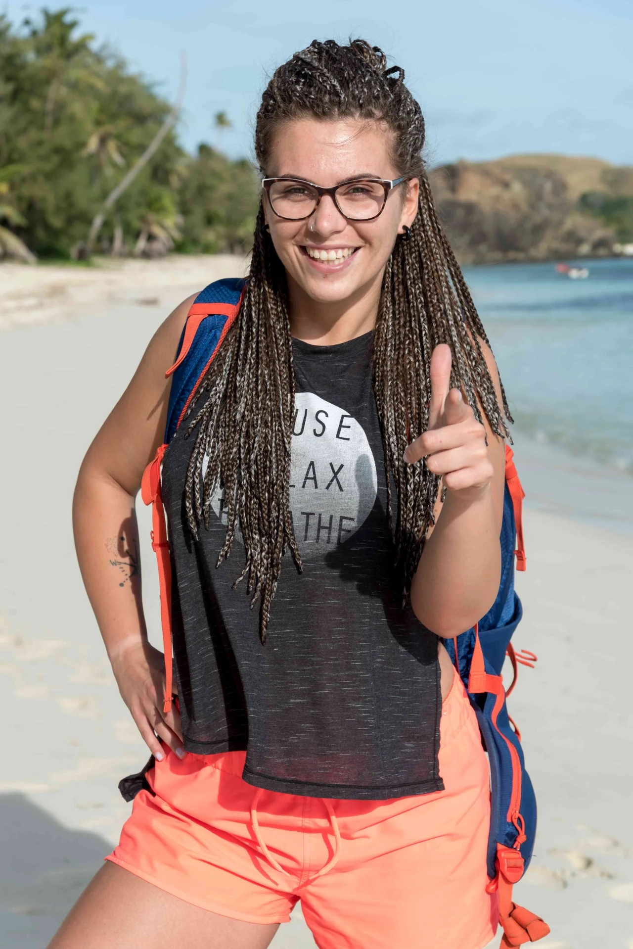 Karolina Grychnik ma 29 lat i pochodzi z Bytomia. Jest architektem wnętrz, ale od lat realizuje się również jako instruktor fitness i tańca. Uwielbia góry i trekking. Jest zakochana w deskach - w zimie w snowboardowej, zaś w lecie w tej od wakeboardu. Jej pasją jest gotowanie. Płynnie posługuje się śląską gwarą i stara się kultywować śląskie tradycje.