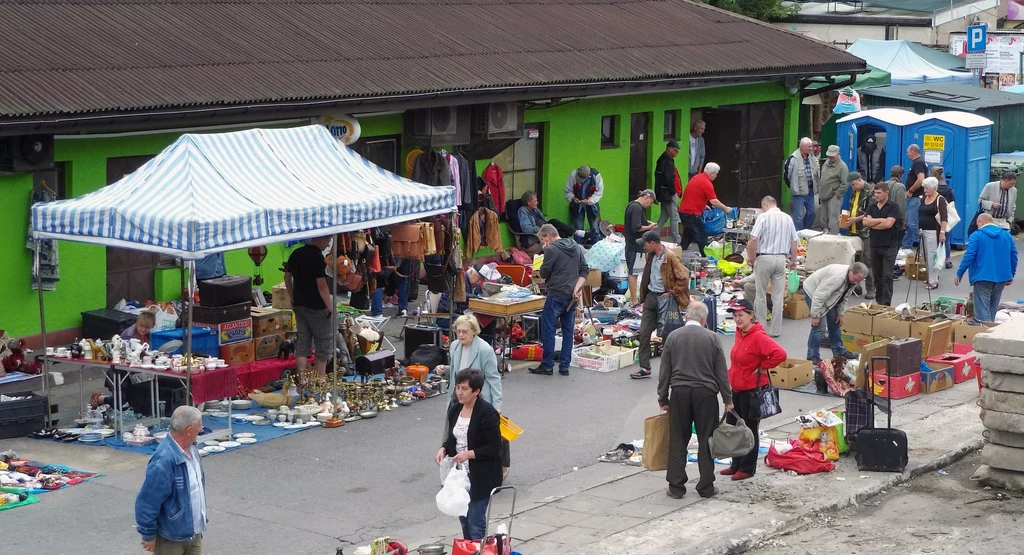 Nigdzie nie znajdziesz tylu bibelotów, co pod Halą Targową