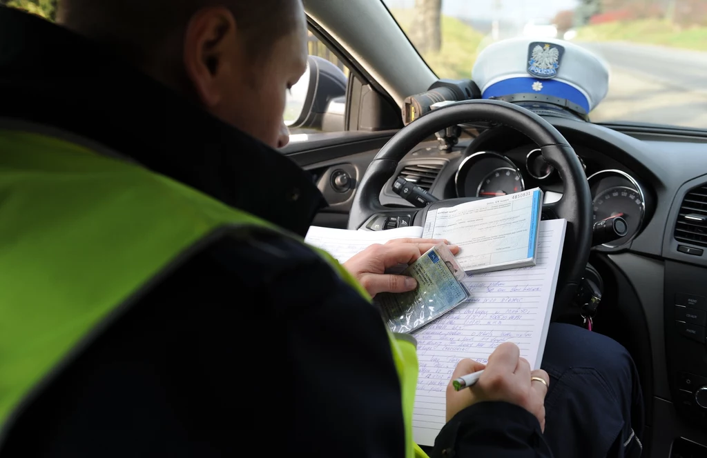 Policjat nie może wystawić mandatu za inne wykroczenie niż popełnione