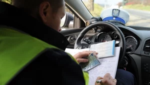 Policjat nie może wystawić mandatu za inne wykroczenie niż popełnione