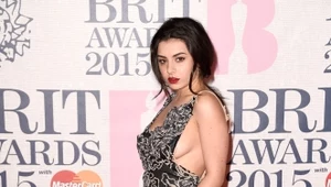 Charli XCX z powodu choroby nie jest w stanie występować