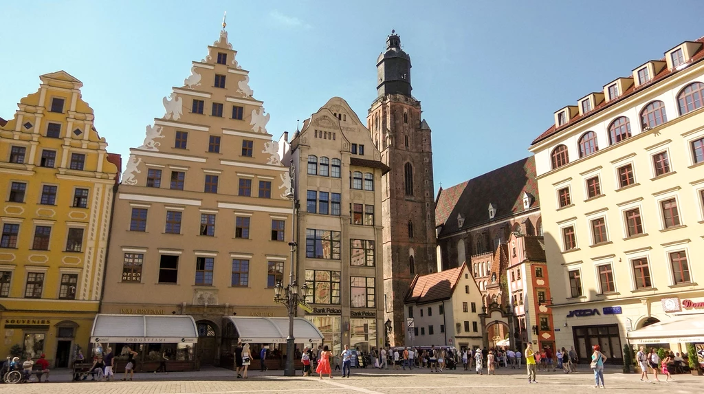 Piękna kamienica Pod Gryfami skrywa w książkach o Mocku swoje tajemnice