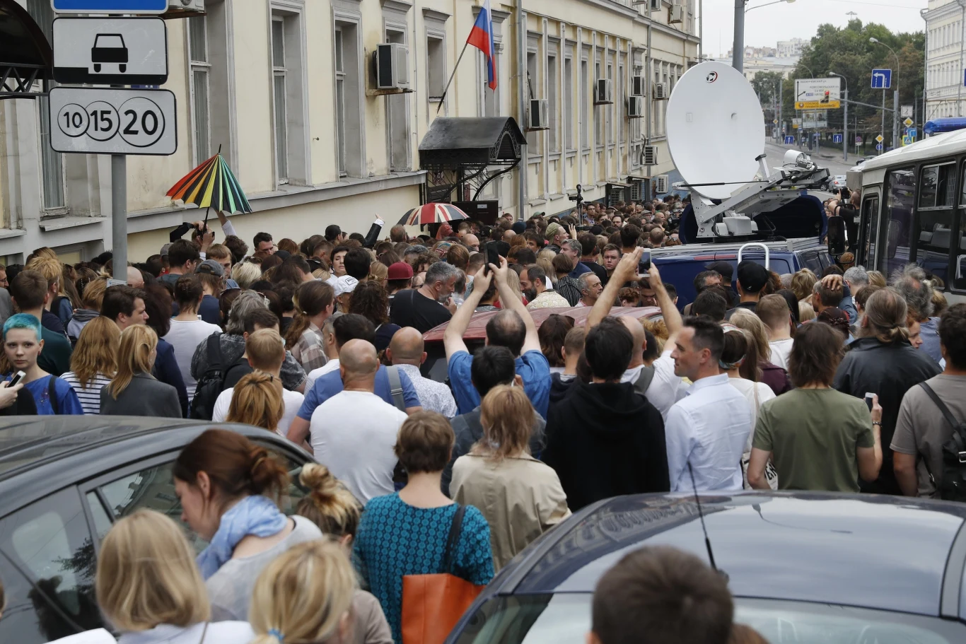 Protestujący w obronie Kiriłła Sieriebriennikowa Protestujący w obronie Kiriłła Sieriebriennikowa