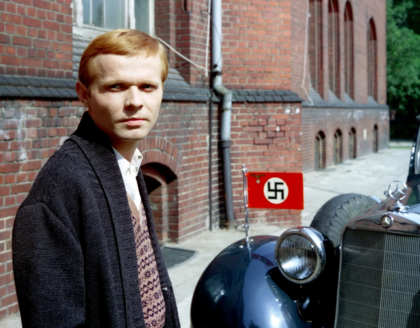 W „Wizji lokalnej 1901” (1980; Nagroda Główna Jury w Gdańsku) sięgnął do przypomnienia protestu dzieci z Wrześni przeciwko germanizacji, a akcję „Limuzyny Daimler-Benz” (1981; nagroda w Figueira da Foz) umieścił w 1939 roku, w przededniu napaści Niemiec na Polskę. 