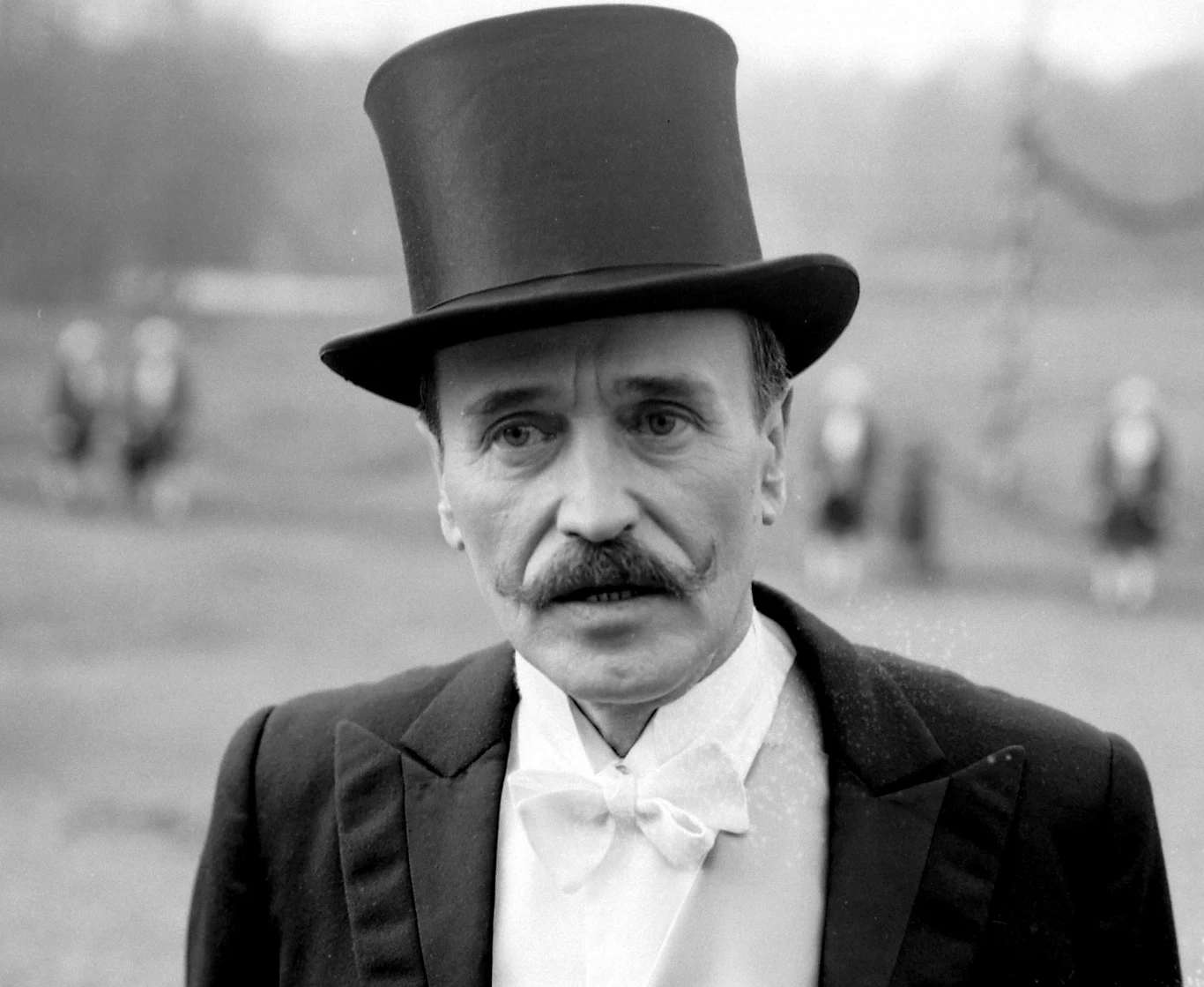 Bajon często rozgrywa akcję swych opowieści na granicy dwóch epok – coś się kończy, coś zaczyna – czego dowodem nie tylko wymienione wyżej filmy, ale i obrazy późniejsze: „Magnat” (na zdjęciu, 1986; Nagroda Specjalna Jury w Gdyni) – zrealizowana z ogromnym rozmachem inscenizacyjnym historia śląskiej rodziny arystokratycznej, od początku wieku do narodzin faszyzmu, „Bal na dworcu w Koluszkach” (1989) – groteska tocząca się na przełomie lat 1978-1979, zimą, „kiedy zamarzł nawet socjalizm”, „Lepiej być piękną czy bogatą” (1993) – komedia czasu transformacji ustrojowej.