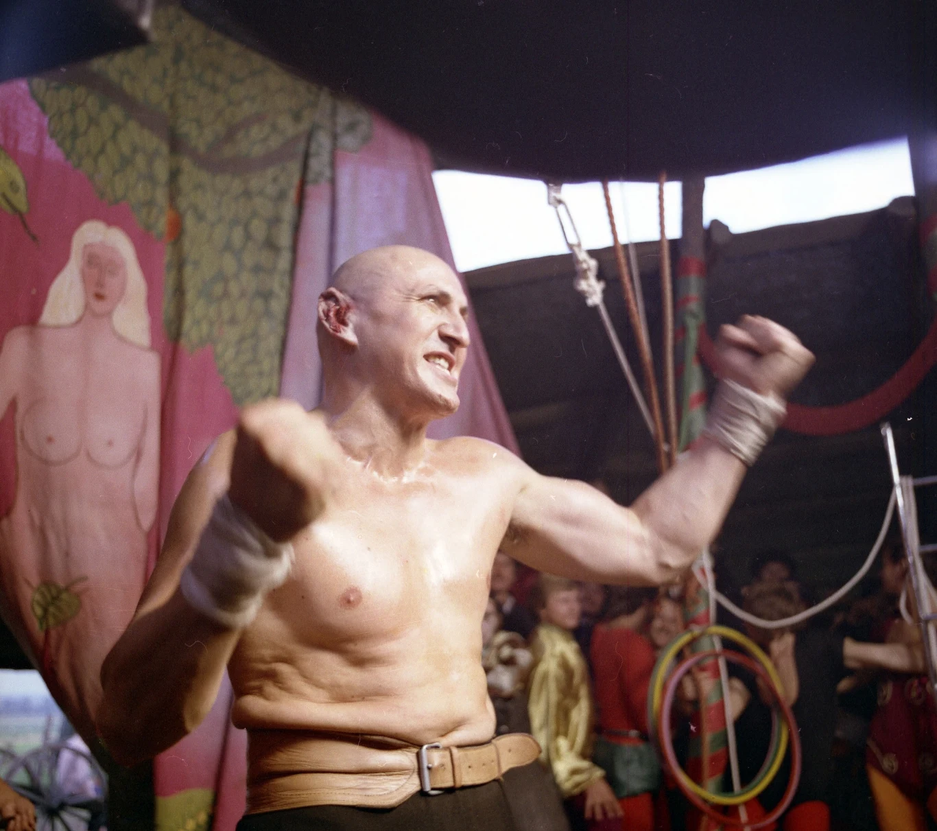 Dwa lata później nakręcił głośny film "Aria dla atlety" opowiadający o dziewiętnastowiecznym zapaśniku (rola Krzysztofa Majchrzaka), który zdobywa wielką sławę występując w cyrkach w całej Europie. Film został obsypany nagrodami na festiwalach krajowych i zagranicznych. Bajon otrzymał m.in. Brązowe Lwy Gdańskie oraz nagrodę za debiut reżyserski na Międzynarodowym Festiwalu Filmowym w San Remo. 