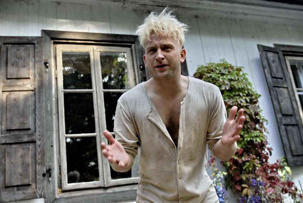 Bajon nie stara się snuć swych opowieści w duchu paradokumentalnym, a tworzy własny świat, w którym wydarzenia minione czy rzeczywistość aktualna są jedynie osnową artystycznej kreacji. Często sięga do klasyki literackiej, ale czyni to w sposób niekonwencjonalny, czego dowodem "Śluby panieńskie" (2010) czy "Panie Dulskie" (2015). 

Obecnie kończy "Kamerdynera", realizowaną z ogromnym rozmachem inscenizacyjnym epopeję kaszubską, rozgrywającą się w pierwszym półwieczu ubiegłego stulecia.