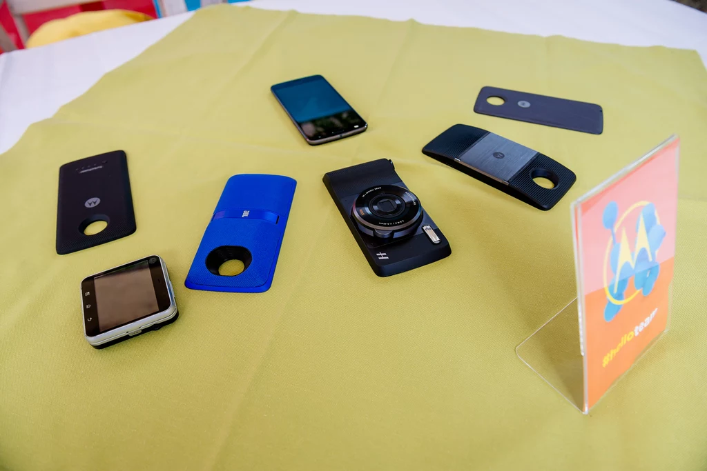 Moto Mods to wiele przydatnych, wymiennych modułów do smartfona Moto Mods to wiele przydatnych, wymiennych modułów do smartfona