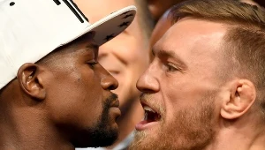 Floyd Mayweather jr (z lewej) i Conor McGregor