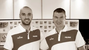 Marcin Gortat (z lewej) oddał hołd śp. Adamowi Wójcikowi