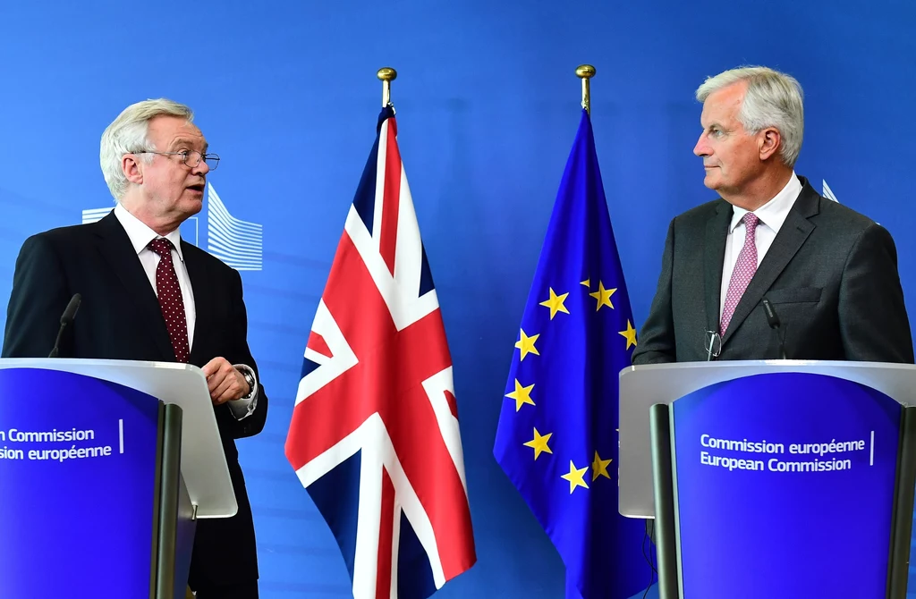 Brytyjski sekretarz ds. brexitu David Davis i główny negocjator UE Michel Barnier Brytyjski sekretarz ds. brexitu David Davis i główny negocjator UE Michel Barnier