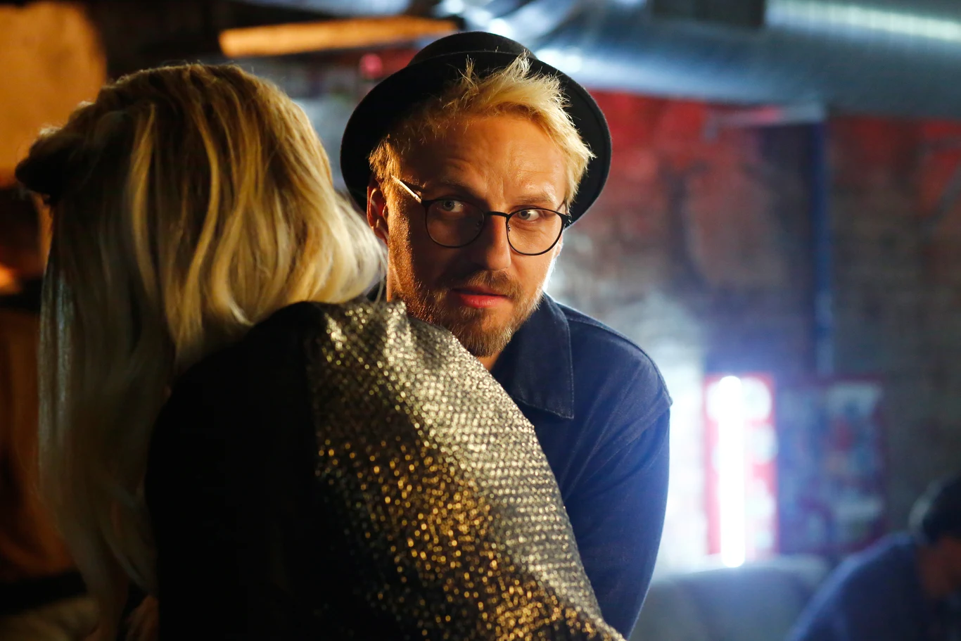 Daria i Filip - główni bohaterowie filmu znają się od lat i są najlepszymi przyjaciółmi. Filip (Paweł Domagała) to klasyczny "Piotruś Pan" i łamacz damskich serc. Po kolejnej, upojnej nocy, gdy obudzi się obok nowo poznanej dziewczyny, poczuje, że chce zmienić swoje życie i nadać mu sens. Przypomni przyjaciółce propozycję, którą złożył jej kilka lat temu. Jeśli do trzydziestki nie będą w poważnych związkach, to pobiorą się i razem wychowają dziecko. Daria i Filip - główni bohaterowie filmu znają się od lat i są najlepszymi przyjaciółmi. Filip (Paweł Domagała) to klasyczny "Piotruś Pan" i łamacz damskich serc. Po kolejnej, upojnej nocy, gdy obudzi się obok nowo poznanej dziewczyny, poczuje, że chce zmienić swoje życie i nadać mu sens. Przypomni przyjaciółce propozycję, którą złożył jej kilka lat temu. Jeśli do trzydziestki nie będą w poważnych związkach, to pobiorą się i razem wychowają dziecko.