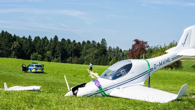 Ciągnik wymusił pierwszeństwo na samolocie