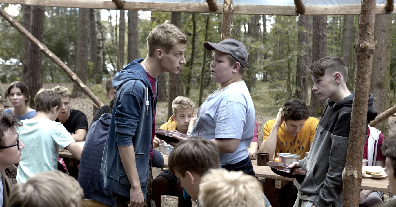 "Czuwaj" to najnowsza produkcja Roberta Glińskiego - twórcy znanego z takich filmów, jak "Cześć, Tereska", "Wszystko, co najważniejsze" czy "Kamienie na szaniec".