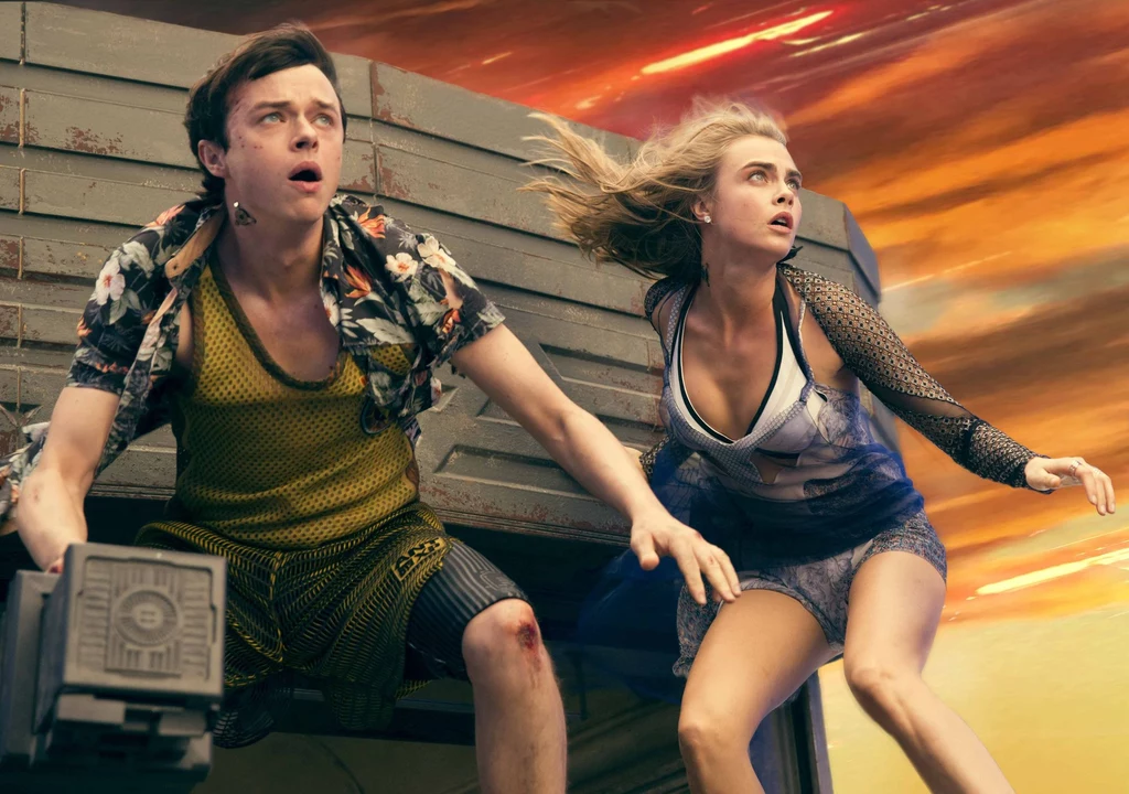 „Valerian i miasto tysiąca” planet doskonale eksploruje wątki znane z opowieści rysunkowej. Od pierwszych chwil widać, że między dwójką tytułowych bohaterów wyraźnie iskrzy „Valerian i miasto tysiąca” planet doskonale eksploruje wątki znane z opowieści rysunkowej. Od pierwszych chwil widać, że między dwójką tytułowych bohaterów wyraźnie iskrzy