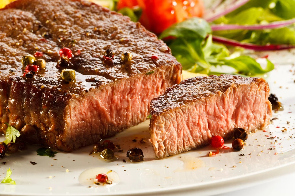 Zdaniem naukowców spożycie mięsa, szczególnie czerwonego powinno być ograniczone do minimum? 