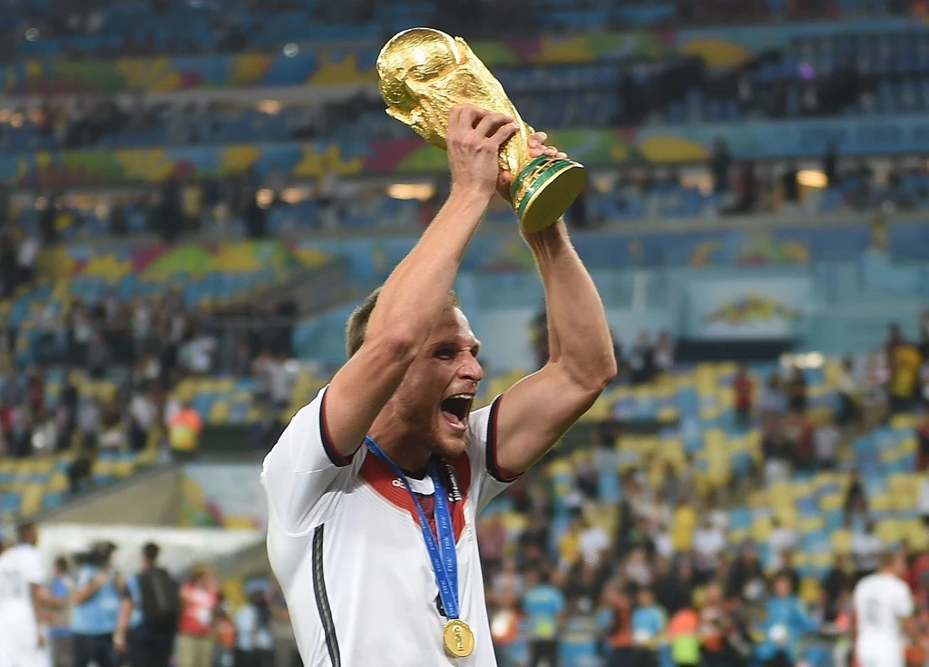 Benedikt Hoewedes z Pucharem Świata Benedikt Hoewedes z Pucharem Świata