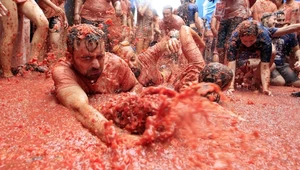 La Tomatina. Hiszpańska wojna na pomidory