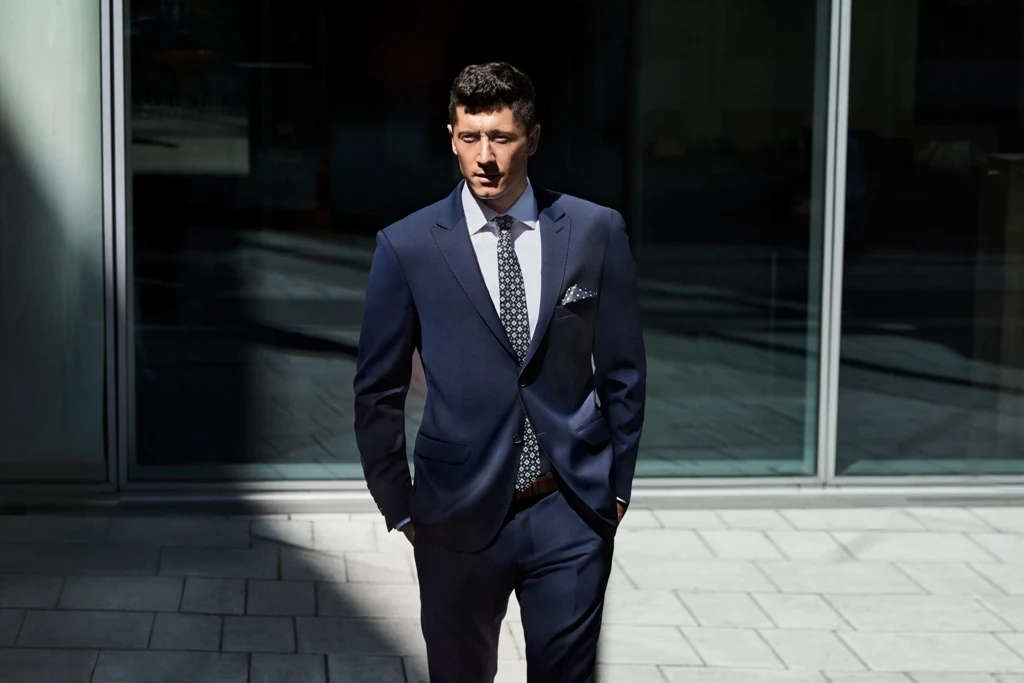 W efekcie powstała linia Robert Lewandowski Collection, równie swobodna, jak elegancka, łącząca klasykę męskiej garderoby z najnowszymi trendami. Kolekcja, której kontynuację zobaczymy również w kolejnych sezonach. 