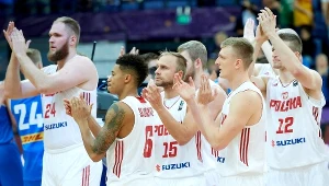 Polscy koszykarze dziękują kibicom za doping po meczu grupy A mistrzostw Europy z Islandią