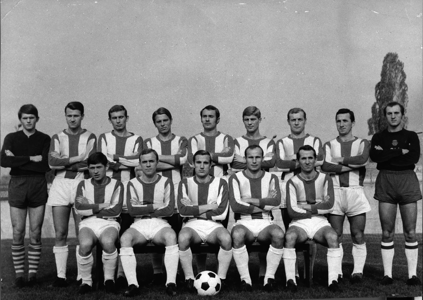 Zbigniew Stroniarz nie żyje (siedzi, pierwszy z prawej) Zbigniew Stroniarz nie żyje (siedzi, pierwszy z prawej)