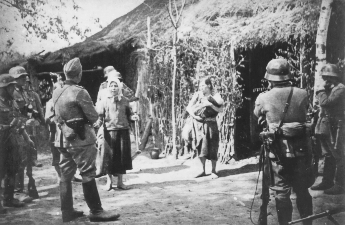 Rabunek dzieci polskich podczas niemieckiej operacji wysiedleńczej na Zamojszczyźnie Rabunek dzieci polskich podczas niemieckiej operacji wysiedleńczej na Zamojszczyźnie