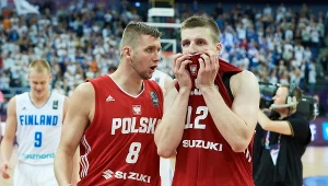 Koszykarze reprezentacji Polski Przemysław Zamojski (L) i Adam Waczyński (P) po przegranym meczu grupy A mistrzostw Europy z Finlandią