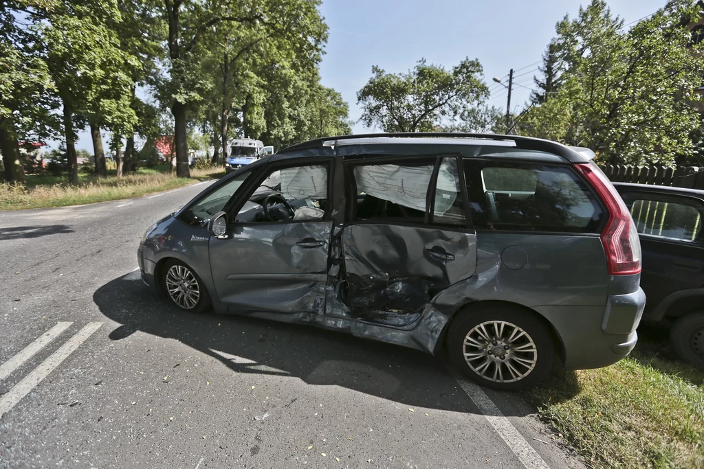 Ten wypadek, koło Zielonej Góry, wydarzył się ostatniego dnia sierpnia. Dwie osoby zostały ranne