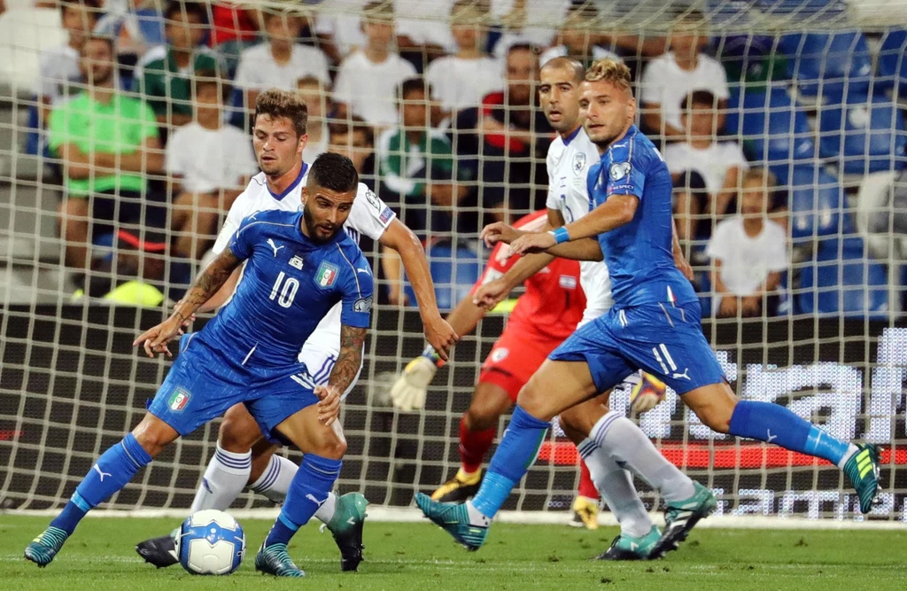 Włosi w ataku: Lorenzo Insigne (L) i Ciro Immobile Włosi w ataku: Lorenzo Insigne (L) i Ciro Immobile