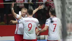 Kamil Glik (z lewej) w objęciach Roberta Lewandowskiego
