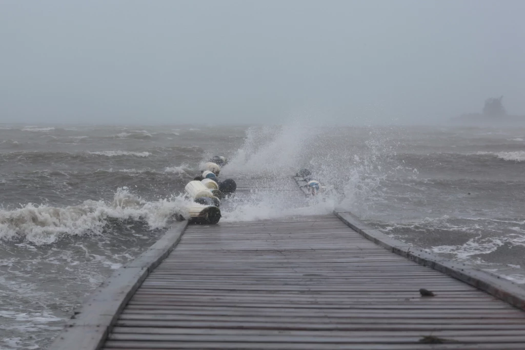 Huragan Irma przeszedł w środę nad Karaibami. Następnie uderzył w Portoryko i Dominikanę. Huragan ten uważany jest za jeden za jeden z pięciu najpotężniejszych atlantyckich huraganów w ostatnich 80 latach. Huragan Irma przeszedł w środę nad Karaibami. Następnie uderzył w Portoryko i Dominikanę. Huragan ten uważany jest za jeden za jeden z pięciu najpotężniejszych atlantyckich huraganów w ostatnich 80 latach.