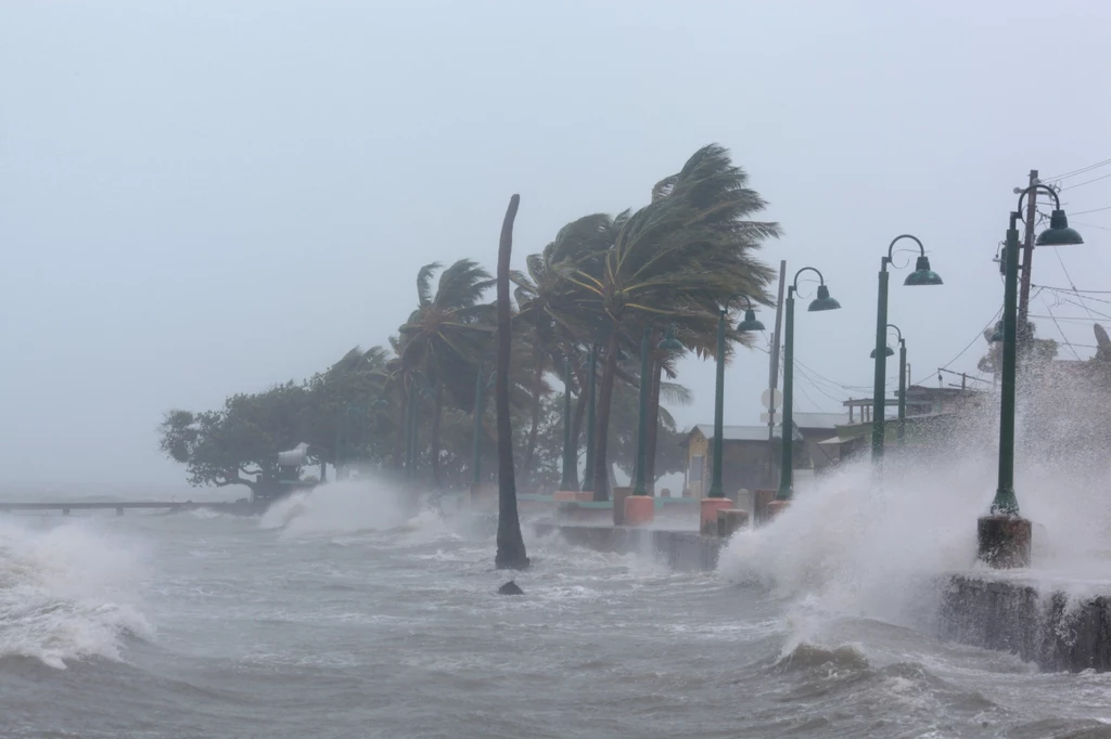 Huragan Irma przeszedł w środę nad Karaibami. Następnie uderzył w Portoryko i Dominikanę. Huragan ten uważany jest za jeden za jeden z pięciu najpotężniejszych atlantyckich huraganów w ostatnich 80 latach. Huragan Irma przeszedł w środę nad Karaibami. Następnie uderzył w Portoryko i Dominikanę. Huragan ten uważany jest za jeden za jeden z pięciu najpotężniejszych atlantyckich huraganów w ostatnich 80 latach.