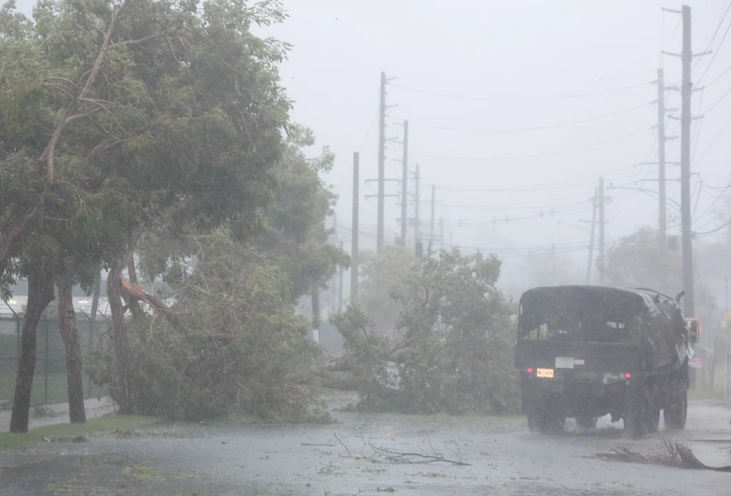Huragan Irma przeszedł w środę nad Karaibami. Następnie uderzył w Portoryko i Dominikanę. Huragan ten uważany jest za jeden za jeden z pięciu najpotężniejszych atlantyckich huraganów w ostatnich 80 latach. Huragan Irma przeszedł w środę nad Karaibami. Następnie uderzył w Portoryko i Dominikanę. Huragan ten uważany jest za jeden za jeden z pięciu najpotężniejszych atlantyckich huraganów w ostatnich 80 latach.