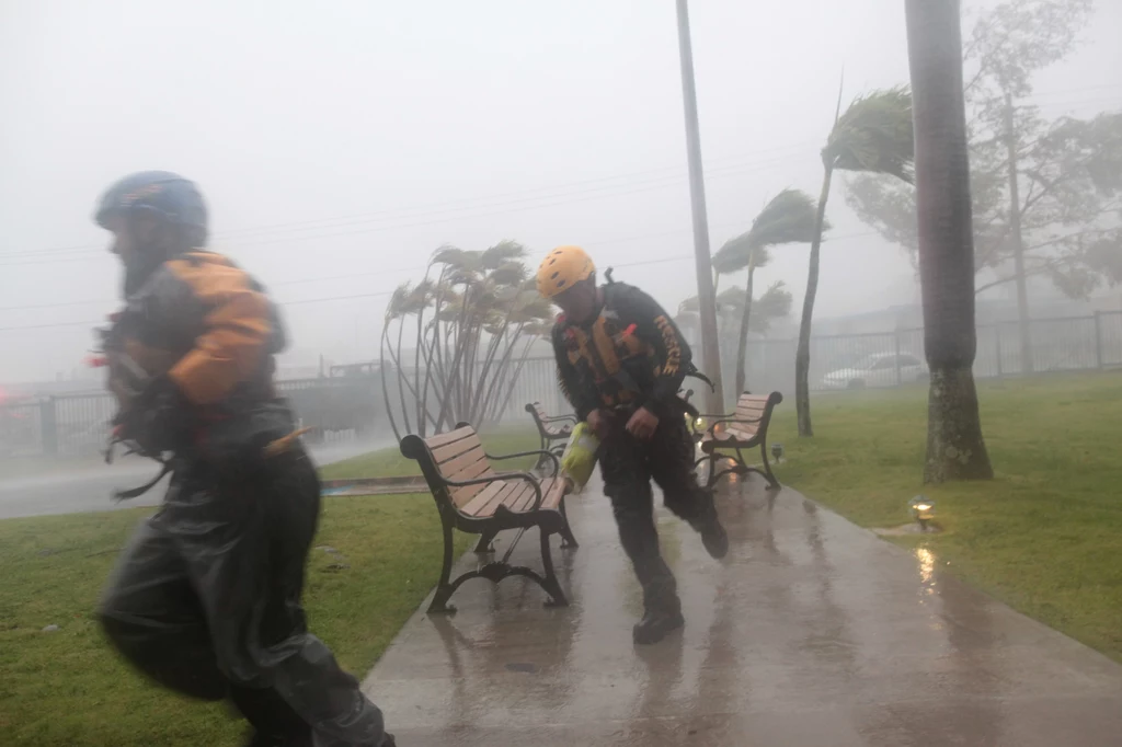 Huragan Irma przeszedł w środę nad Karaibami. Następnie uderzył w Portoryko i Dominikanę.Huragan ten uważany jest za jeden za jeden z pięciu najpotężniejszych atlantyckich huraganów w ostatnich 80 latach. Huragan Irma przeszedł w środę nad Karaibami. Następnie uderzył w Portoryko i Dominikanę.Huragan ten uważany jest za jeden za jeden z pięciu najpotężniejszych atlantyckich huraganów w ostatnich 80 latach.