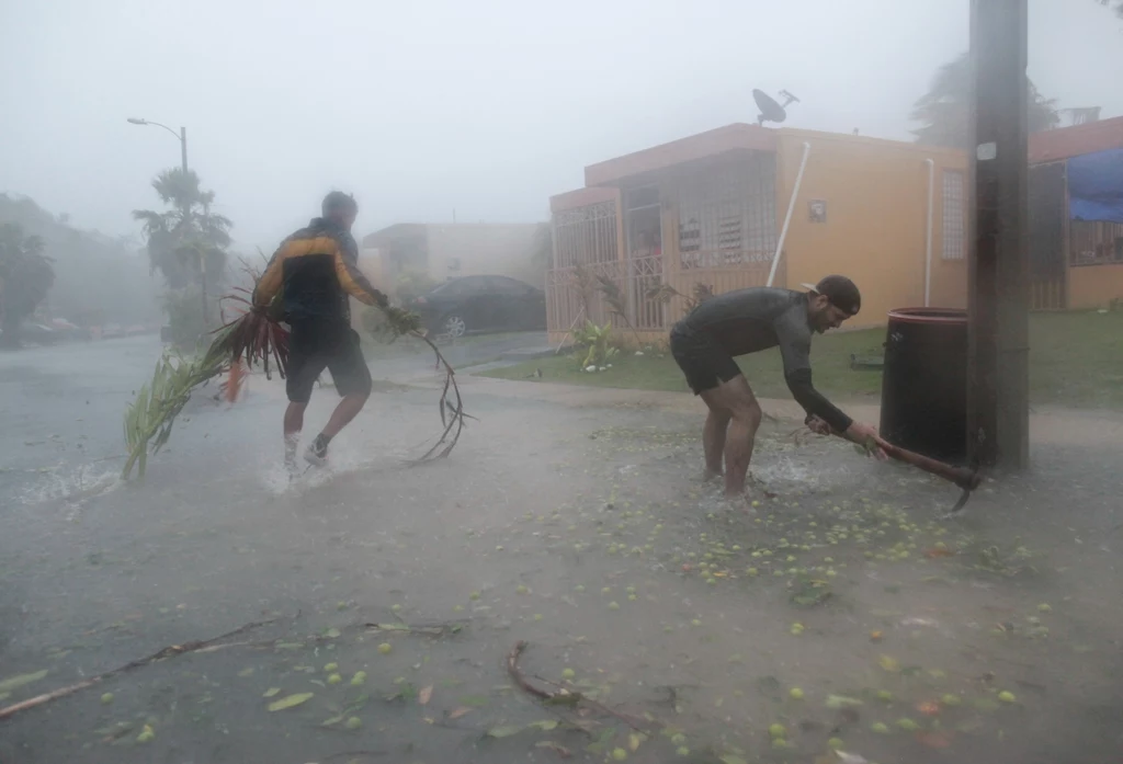 Huragan Irma przeszedł w środę nad Karaibami. Następnie uderzył w Portoryko i Dominikanę. Huragan ten uważany jest za jeden za jeden z pięciu najpotężniejszych atlantyckich huraganów w ostatnich 80 latach. Huragan Irma przeszedł w środę nad Karaibami. Następnie uderzył w Portoryko i Dominikanę. Huragan ten uważany jest za jeden za jeden z pięciu najpotężniejszych atlantyckich huraganów w ostatnich 80 latach.