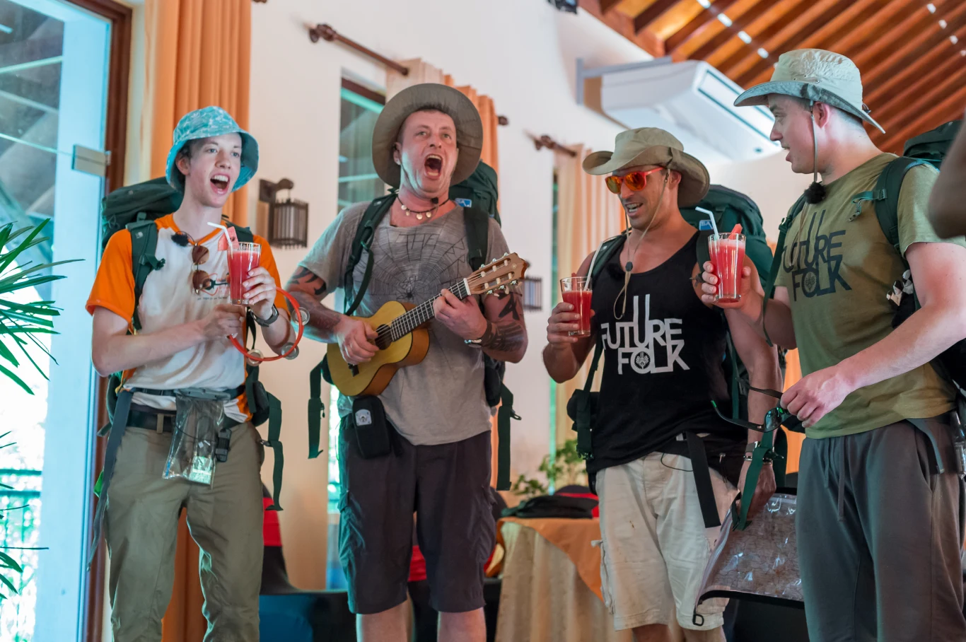 Tymon Tymański z synem Lucasem wzięli udział w 2. edycji programu "Azja Express" Tymon Tymański z synem Lucasem wzięli udział w 2. edycji programu "Azja Express"