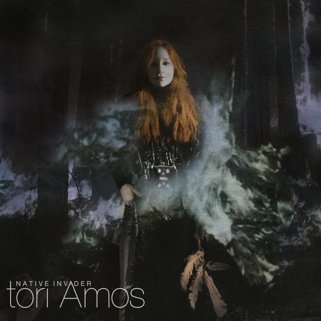 Tori Amos na okładce płyty "Native Invader"