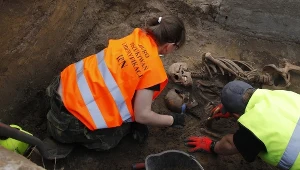 W Katowicach ekshumowano szczątki siedmiu żołnierzy podziemia niepodległościowego (zdjęcie ilustracyjne)