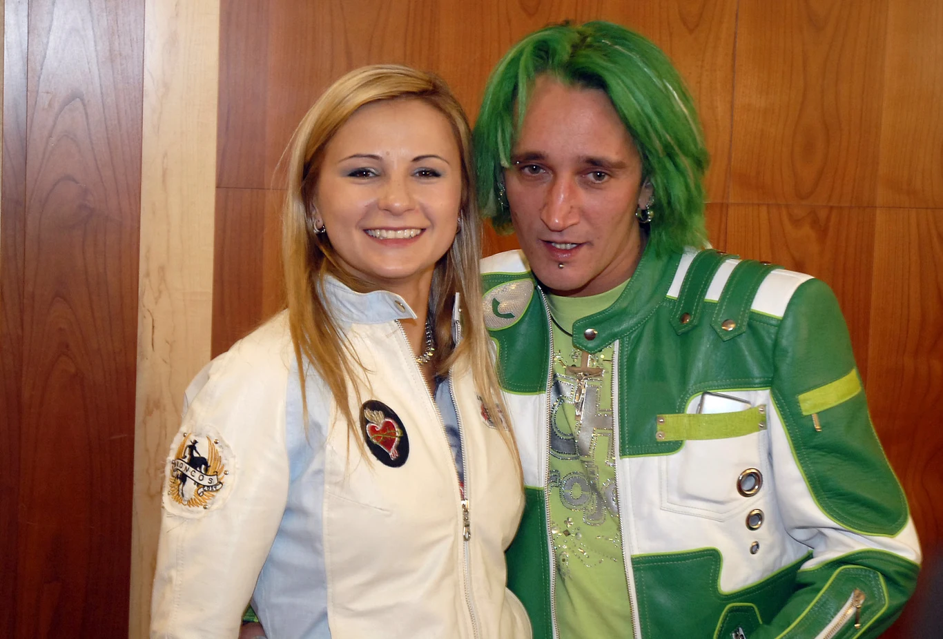 W 2003 r. Justynę Majkowską w Ich Troje zastąpiła Ania Świątczak. Trzy lata później została także trzecią żoną Michała Wiśniewskiego. Rozstanie (prywatne i zawodowe) nastąpiło w latach 2010-11. Świątczak i Wiśniewski mają dwie córki: Etiennette Annę i Viviennę Viennę. W 2003 r. Justynę Majkowską w Ich Troje zastąpiła Ania Świątczak. Trzy lata później została także trzecią żoną Michała Wiśniewskiego. Rozstanie (prywatne i zawodowe) nastąpiło w latach 2010-11. Świątczak i Wiśniewski mają dwie córki: Etiennette Annę i Viviennę Viennę.