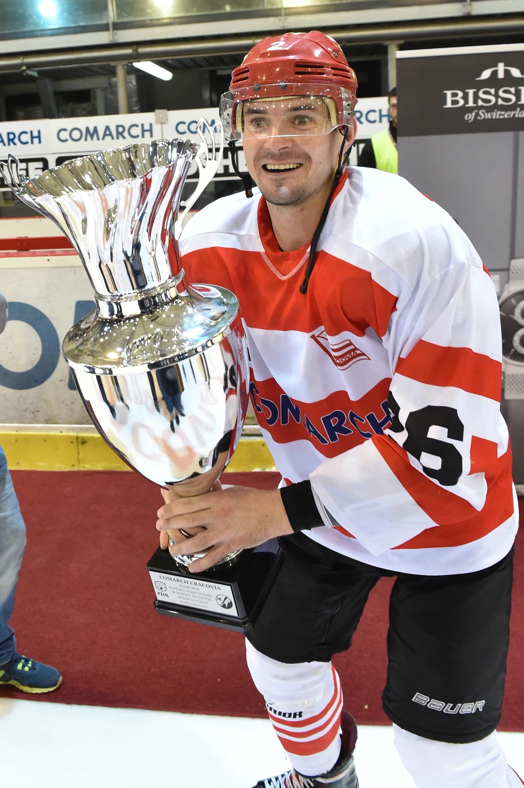 Maciej Kruczek z pucharem