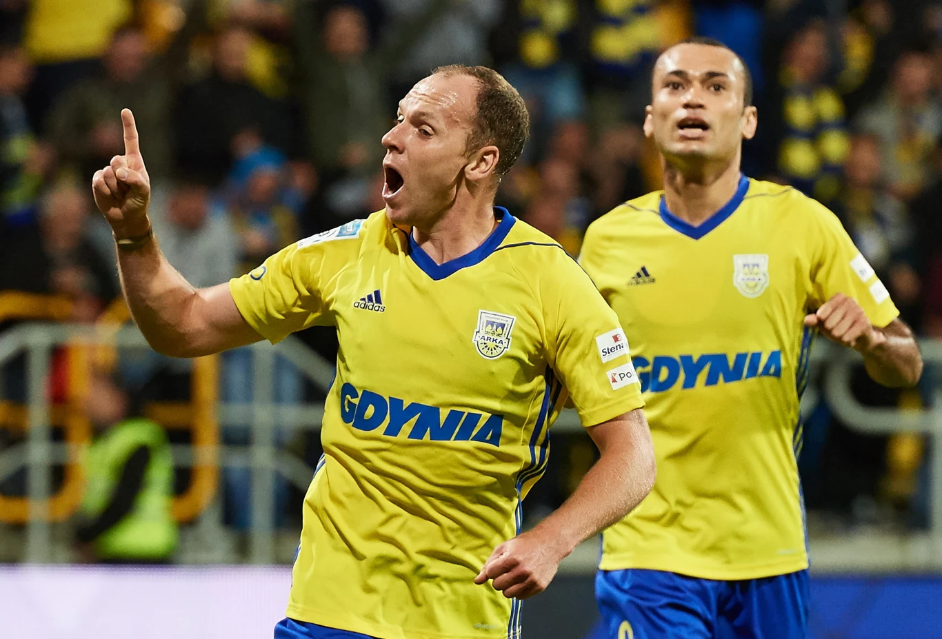 Po emocjonującym meczu Arka Gdynia pokonała 3-1 Wisłę Kraków w ósmej kolejce Ekstraklasy