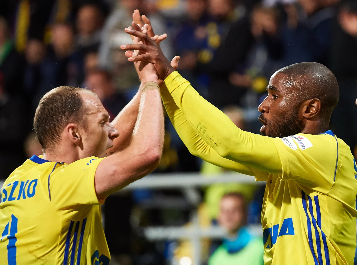 Po emocjonującym meczu Arka Gdynia pokonała 3-1 Wisłę Kraków w ósmej kolejce Ekstraklasy