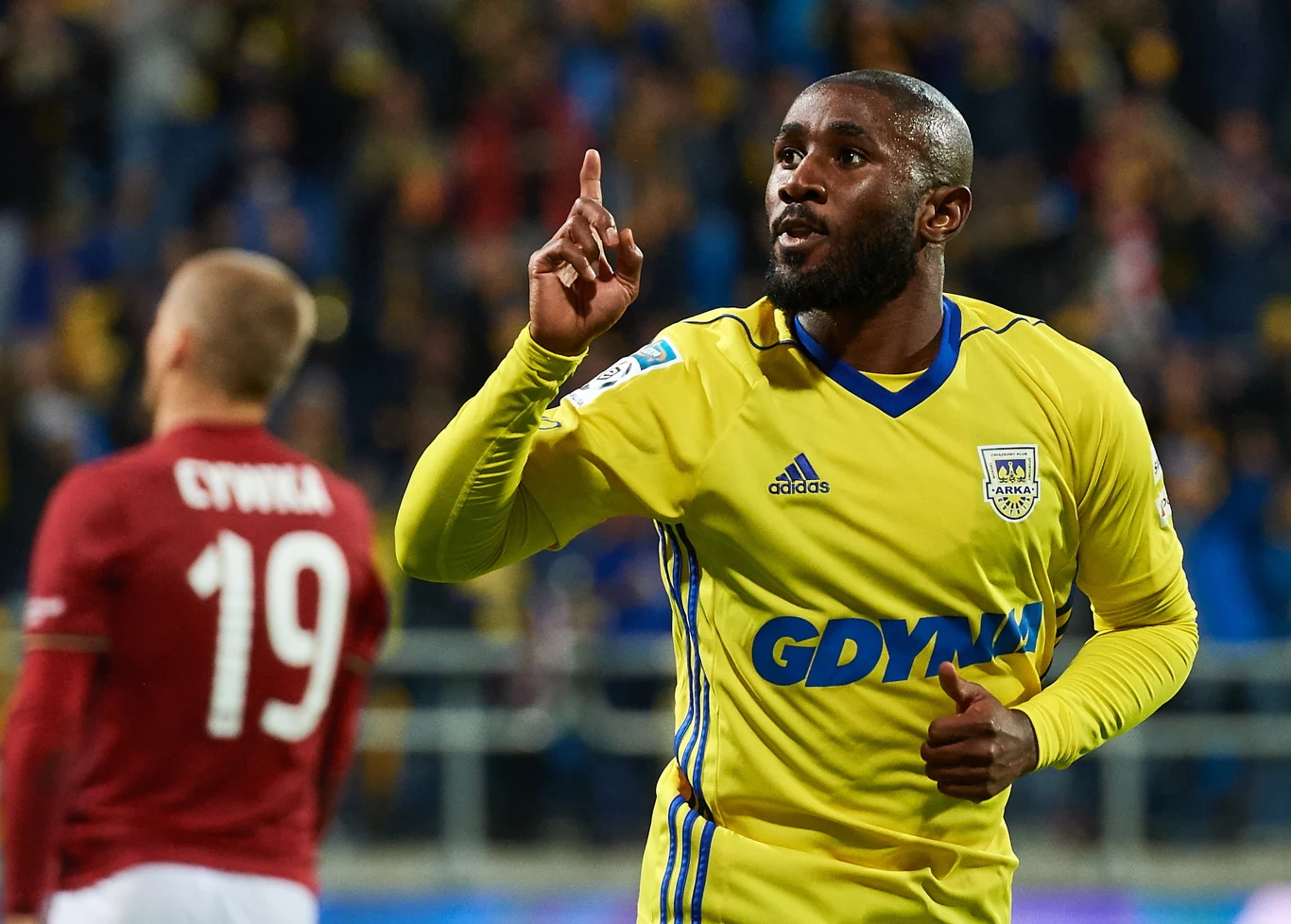 Po emocjonującym meczu Arka Gdynia pokonała 3-1 Wisłę Kraków w ósmej kolejce Ekstraklasy