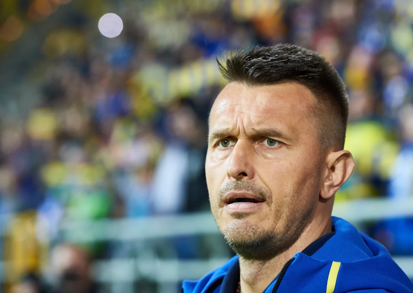 Po emocjonującym meczu Arka Gdynia pokonała 3-1 Wisłę Kraków w ósmej kolejce Ekstraklasy