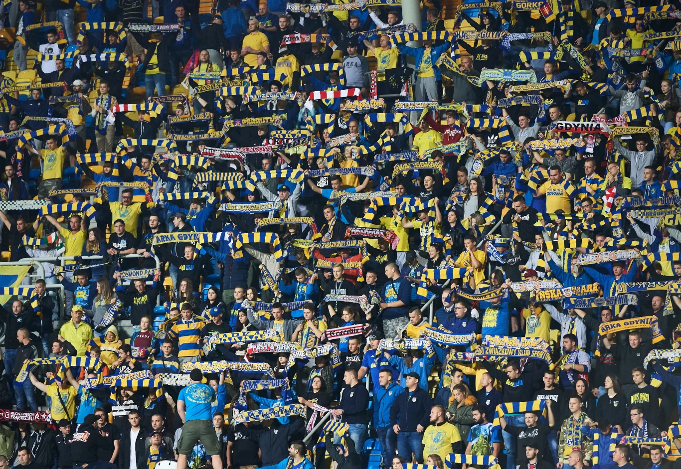 Po emocjonującym meczu Arka Gdynia pokonała 3-1 Wisłę Kraków w ósmej kolejce Ekstraklasy