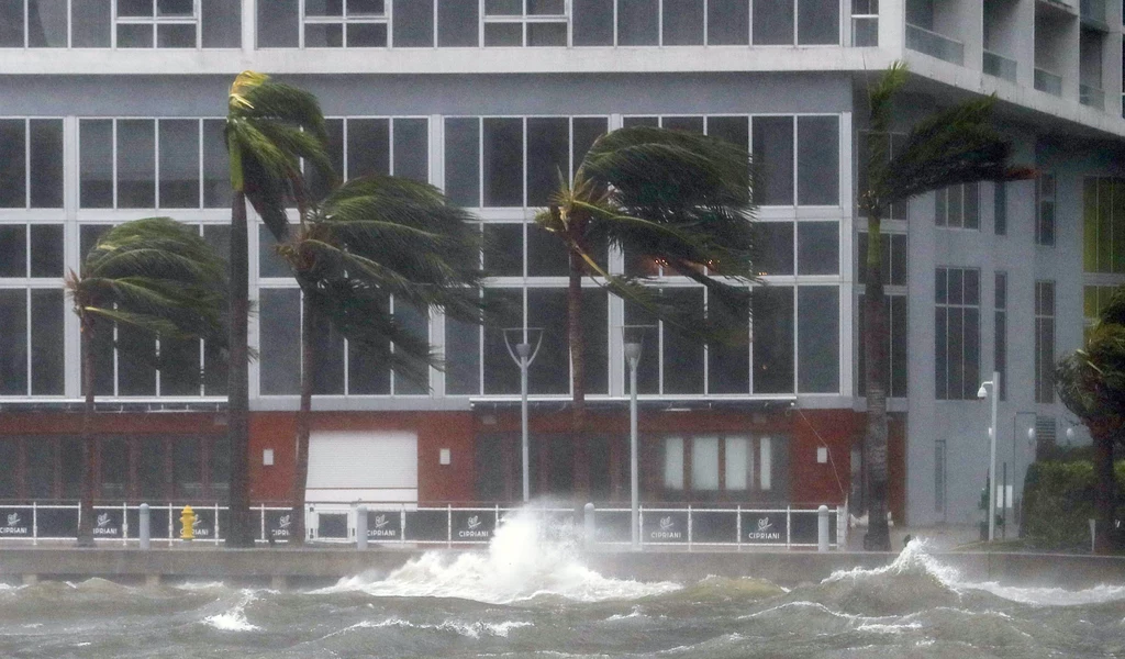 Huragan Irma uderzył w wybrzeże Florydy Huragan Irma uderzył w wybrzeże Florydy
