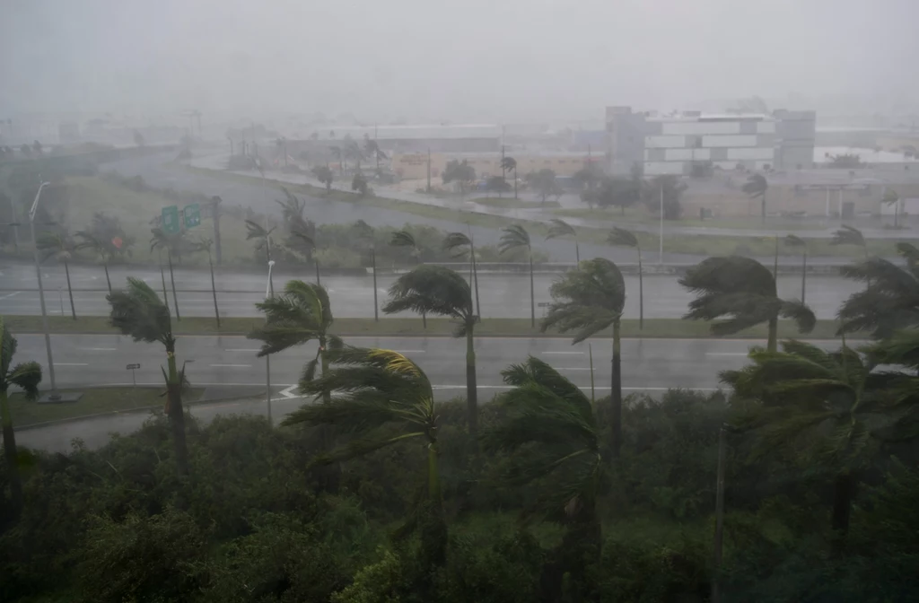 Huragan Irma uderzył w wybrzeże Florydy. Huragan Irma uderzył w wybrzeże Florydy.