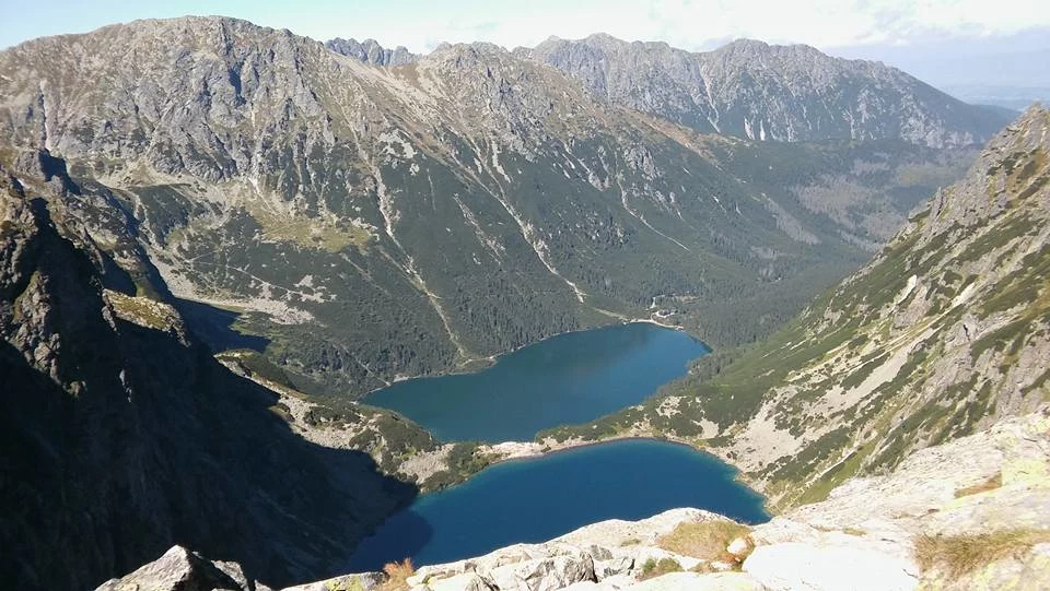 Widok z Buli pod Rysami na Czarny Staw i Morskie Oko